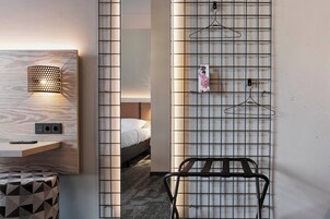 1 habitación, caja de seguridad en la habitación y escritorio 