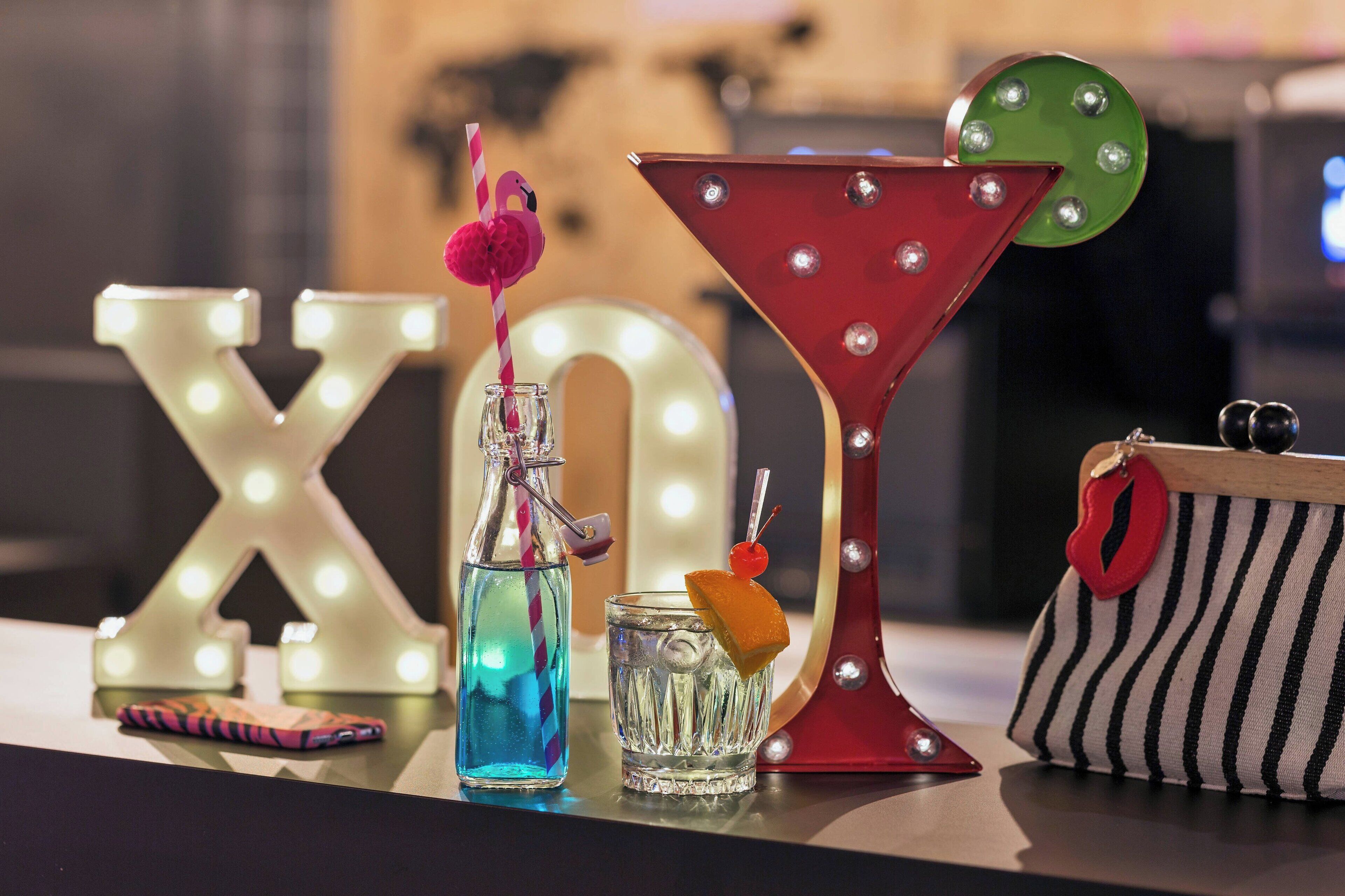 serves lunch and dinner