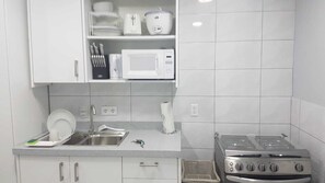 冰箱、微波炉、烤箱、炉灶