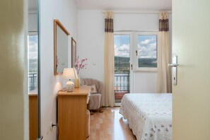 2 chambres, fer et planche à repasser, Wi-Fi gratuit, draps fournis