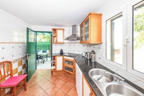 Refrigerador, microondas, horno y lavavajillas 