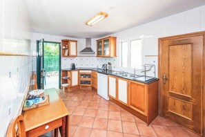 Refrigerador, microondas, horno y lavavajillas 