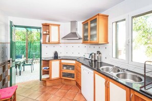 Kjøleskap, mikrobølgeovn, ovn og oppvaskmaskin