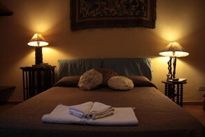 4 bedrooms, WiFi, bed sheets - Dimora dei Giganti - a typical neapolitan terrace (Napoli)