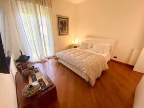 3 soverom, safe på rommet, skrivebord og strykejern/-brett