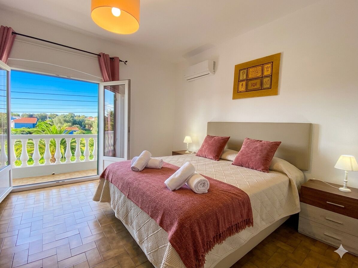 4 bedrooms, in-room safe, iron/ironing board, free WiFi