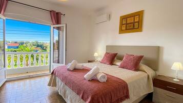 4 bedrooms, in-room safe, iron/ironing board, free WiFi