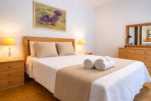4 chambres, coffre-fort, fer et planche à repasser