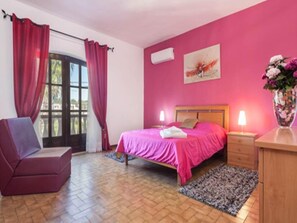 4 Schlafzimmer, Zimmersafe, Bügeleisen/Bügelbrett, kostenloses WLAN