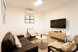 テレビ、DVD プレーヤー