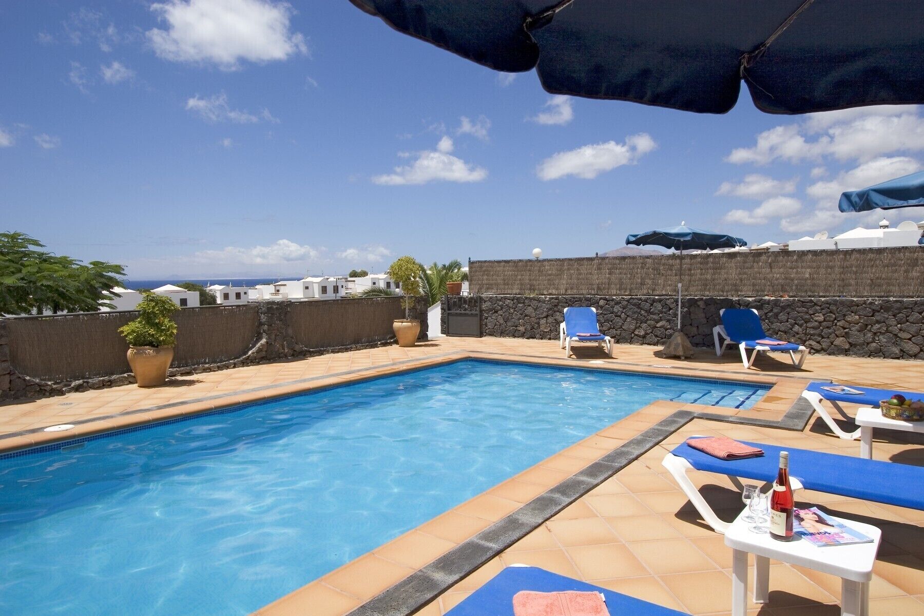 Lämmitetty uima-allas