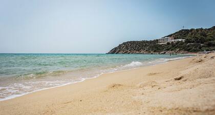 Seaside villa on the beautiful Solanas beach