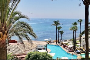 Een verwarmd zwembad