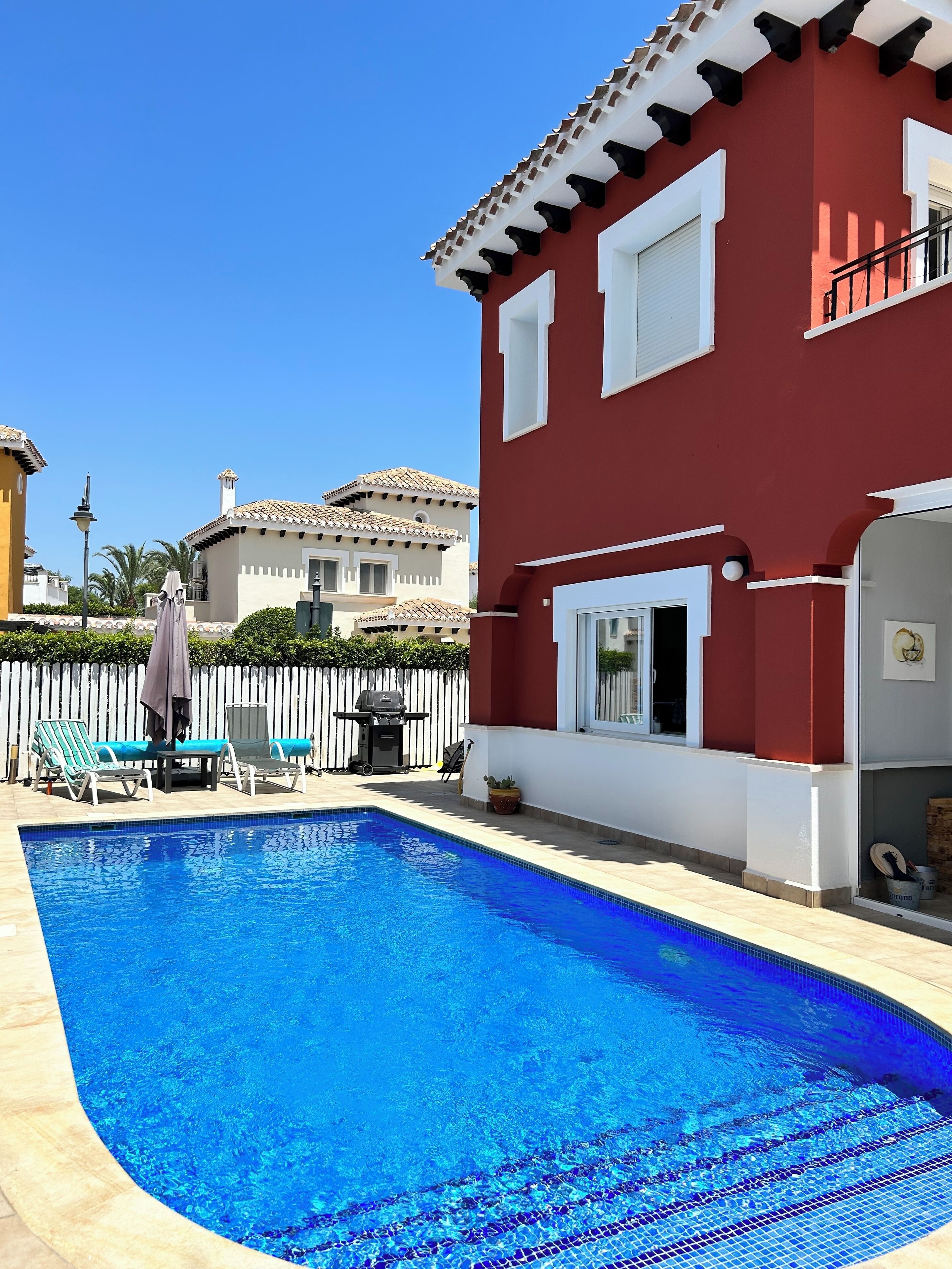 Stunning Villa - New Kitchen/Bathrooms & Heated 8m Pool 