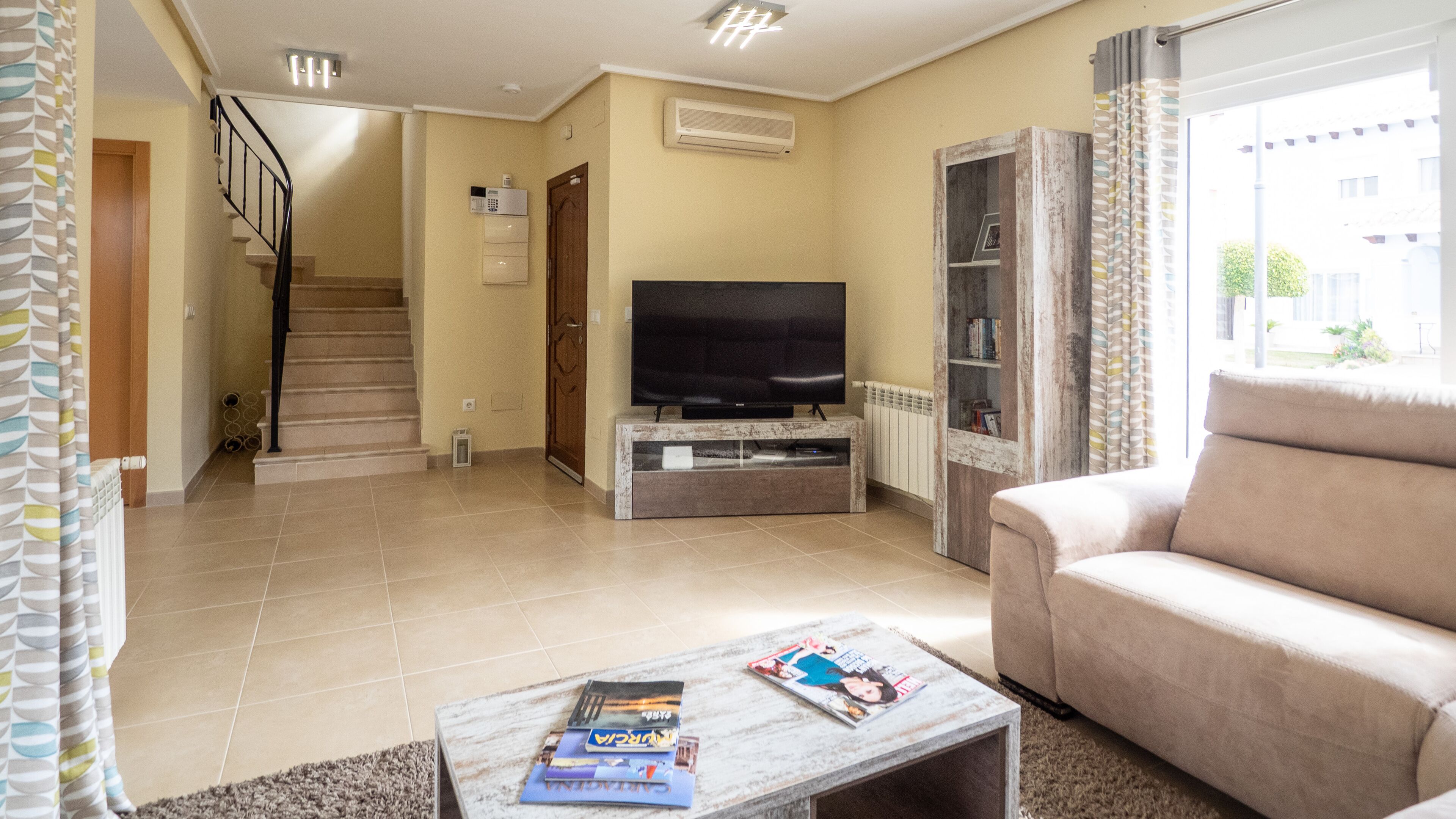 Stunning Villa - New Kitchen/Bathrooms & Heated 8m Pool 