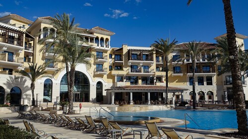 Stunning Villa - Open Plan & Heated 8m Pool 