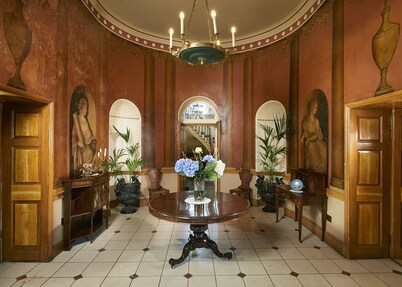 Georgian Stately Home on Private Lake, idyllic setting, close to Galway City