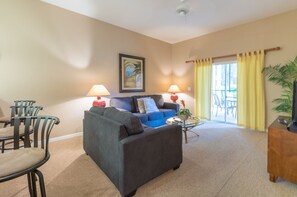 TV, DVD player, table tennis - Bahama Bay, Florida 2 Br large condominium (Davenport)