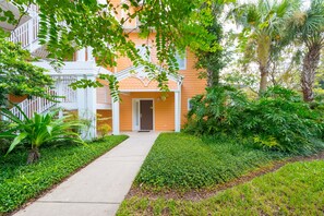 Exterior - Bahama Bay, Florida 2 Br large condominium (Davenport)