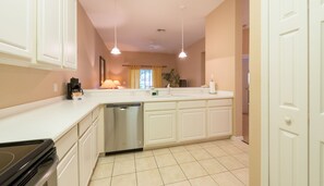 Fridge, microwave, oven, stovetop - Bahama Bay, Florida 2 Br large condominium (Davenport)