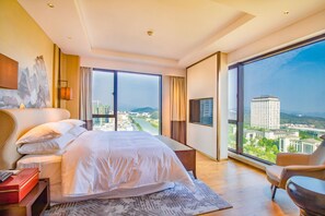 Flat-screen TV - Sheraton Yunfu Xinxing Hotel (Yunfu)