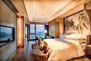 Caja de seguridad en la habitación, escritorio y cortinas blackout 