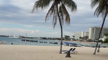 Pantai di sekitar