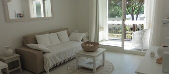 NICE APARTMENT, THE GREAT MOTTE, QUARTER POINT ZERO, SEASIDE