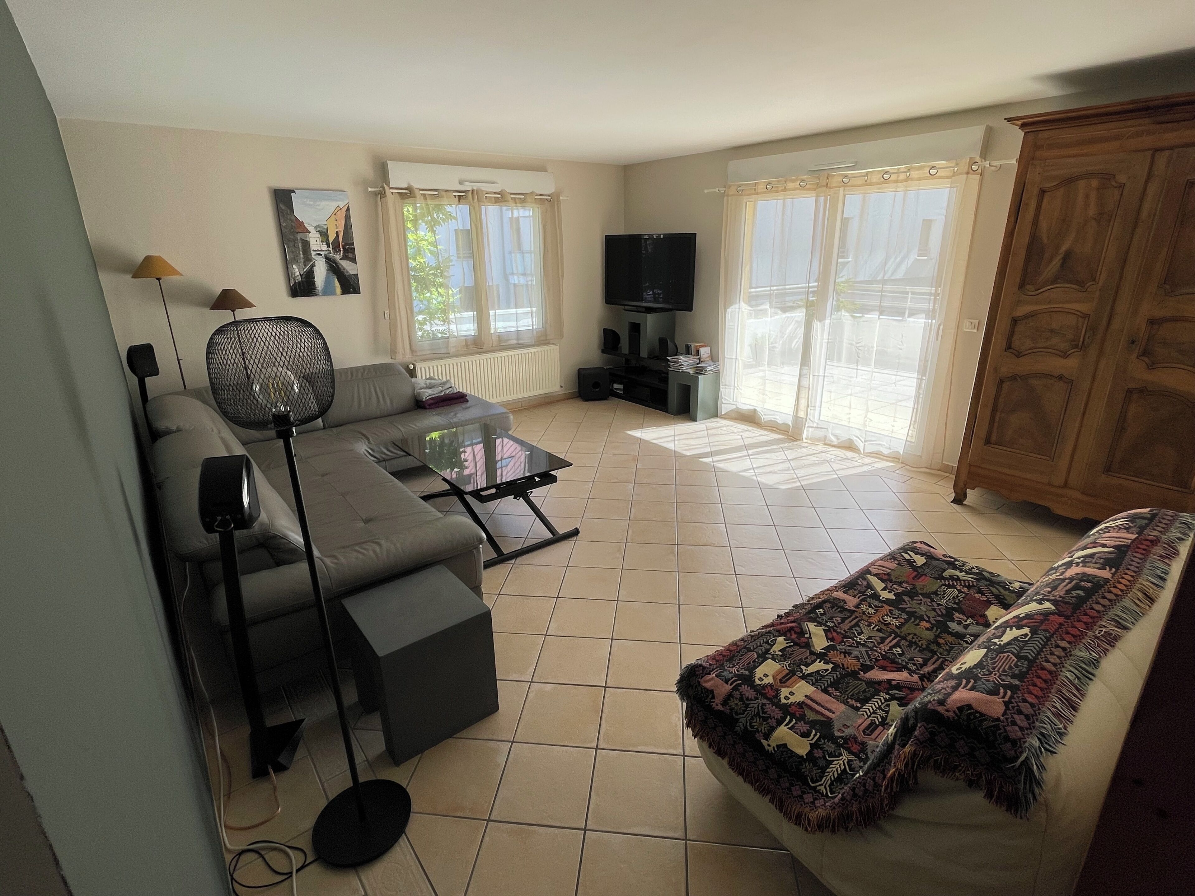 Smart TV, video games, DVD player, books