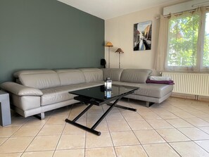 Smart-tv, tv-spel, dvd-spelare och böcker