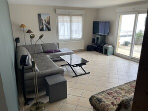 TV, video games, DVD player, books - EXCEPTIONNEL Classified 4****, T3/Private parking/Terrace 35m2/Entrée vieille ville (Annecy)