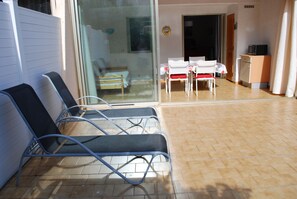 Outdoor dining - BANDOL T2 Air-conditioned Seafront Large Terrace Veranda Wi-Fi Private parking lot (Var)