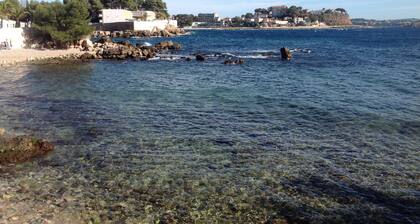 BANDOL T2 Air-conditioned Seafront Large Terrace Veranda Wi-Fi Private parking lot