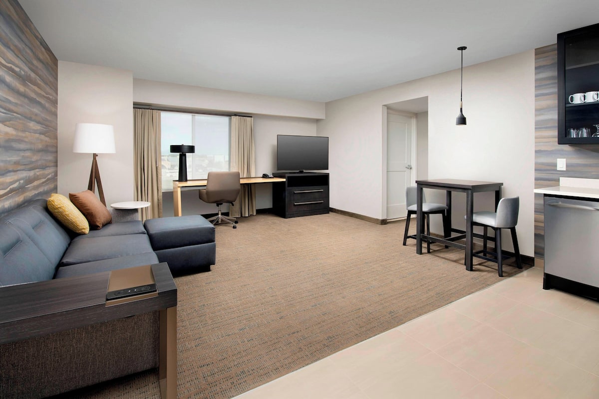 Suite, 1 Bedroom | Pillow-top beds, desk, iron/ironing board, free cots/infant beds