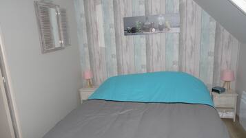 3 bedrooms, iron/ironing board, travel cot, free WiFi