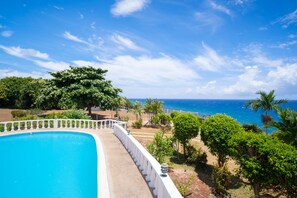 Outdoor pool - For Your Eyes Only Villa (Ocho Rios)
