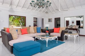 Televisi layar datar 50-inci dengan saluran TV kabel dan TV