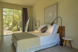 4 bedrooms, iron/ironing board, travel cot, free WiFi - L'ORRIA - Pinarellu 4-star architect-designed villa  (Sainte-Lucie de Porto Vecchio)