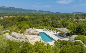 A heated pool - L'ORRIA - Pinarellu 4-star architect-designed villa (Sainte-Lucie de Porto Vecchio)