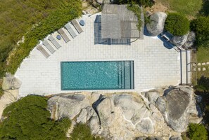 A heated pool - L'ORRIA - Pinarellu 4-star architect-designed villa  (Sainte-Lucie de Porto Vecchio)
