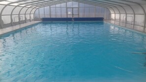 Piscina interna, piscina externa