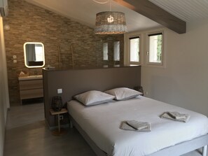 5 bedrooms, iron/ironing board, travel crib, WiFi - Magnificent property comprising house with heated swimming pool and sheepfold (Bonnieux)