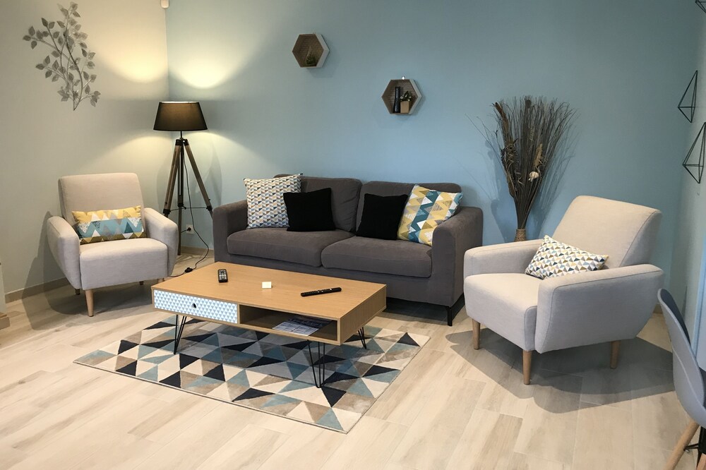 At 24, house up to 6 people (work or leisure)