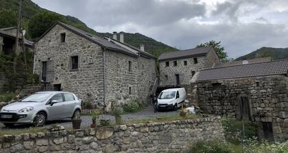 Maison typique rénovée, magnifique vue, bien équipée. 10  personnes