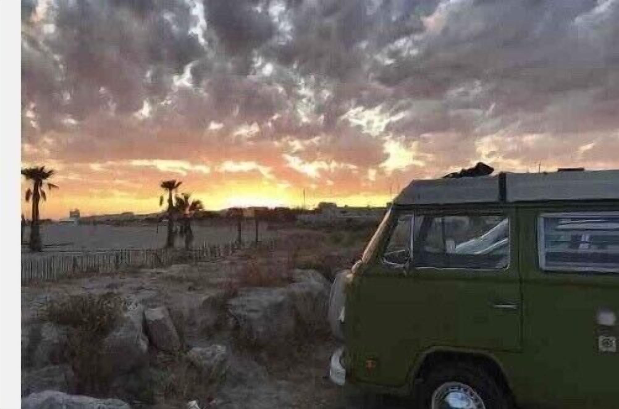 PRETTY CALM STUDIO BETWEEN LAKE AND SEA
