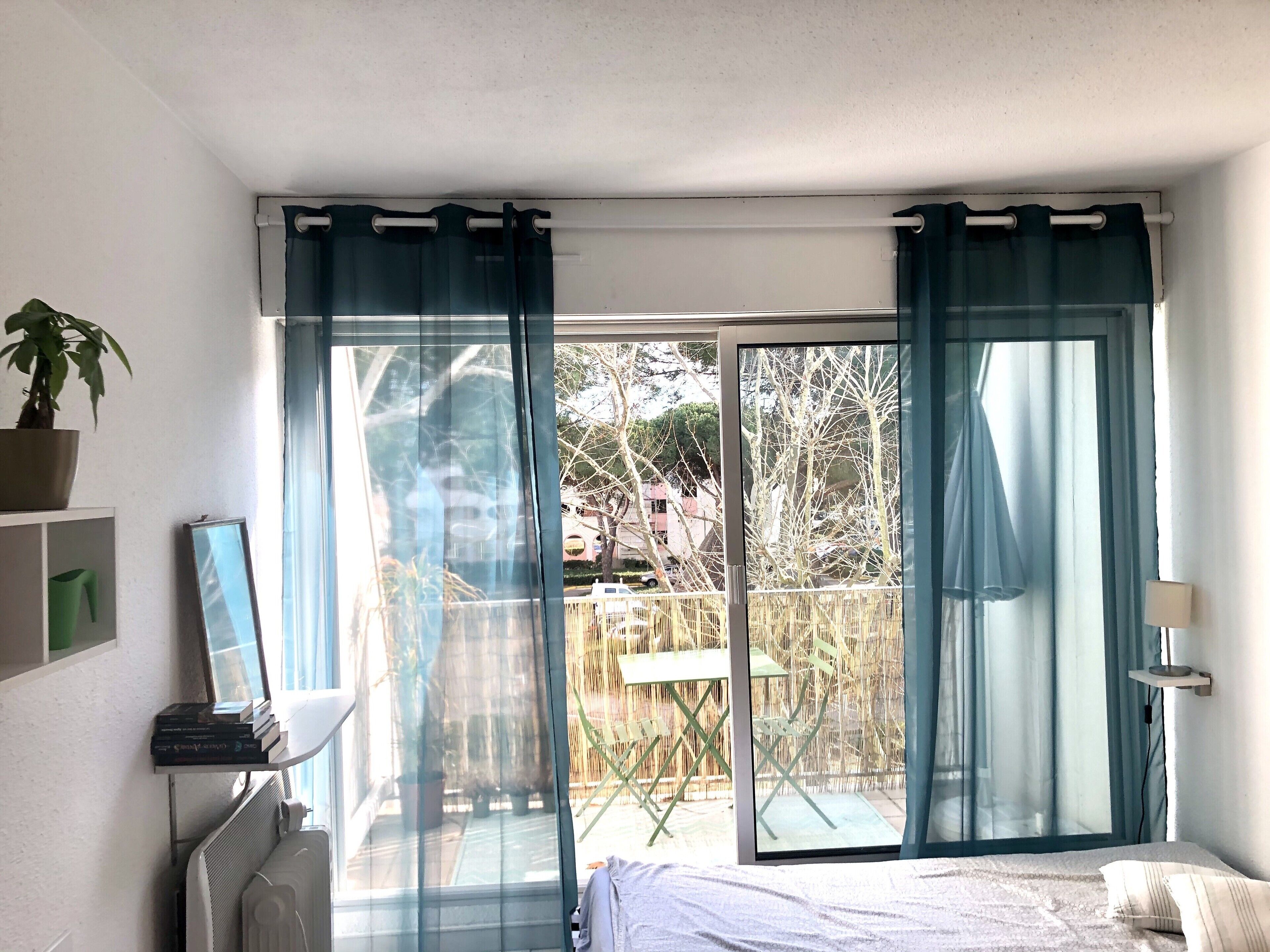 PRETTY CALM STUDIO BETWEEN LAKE AND SEA