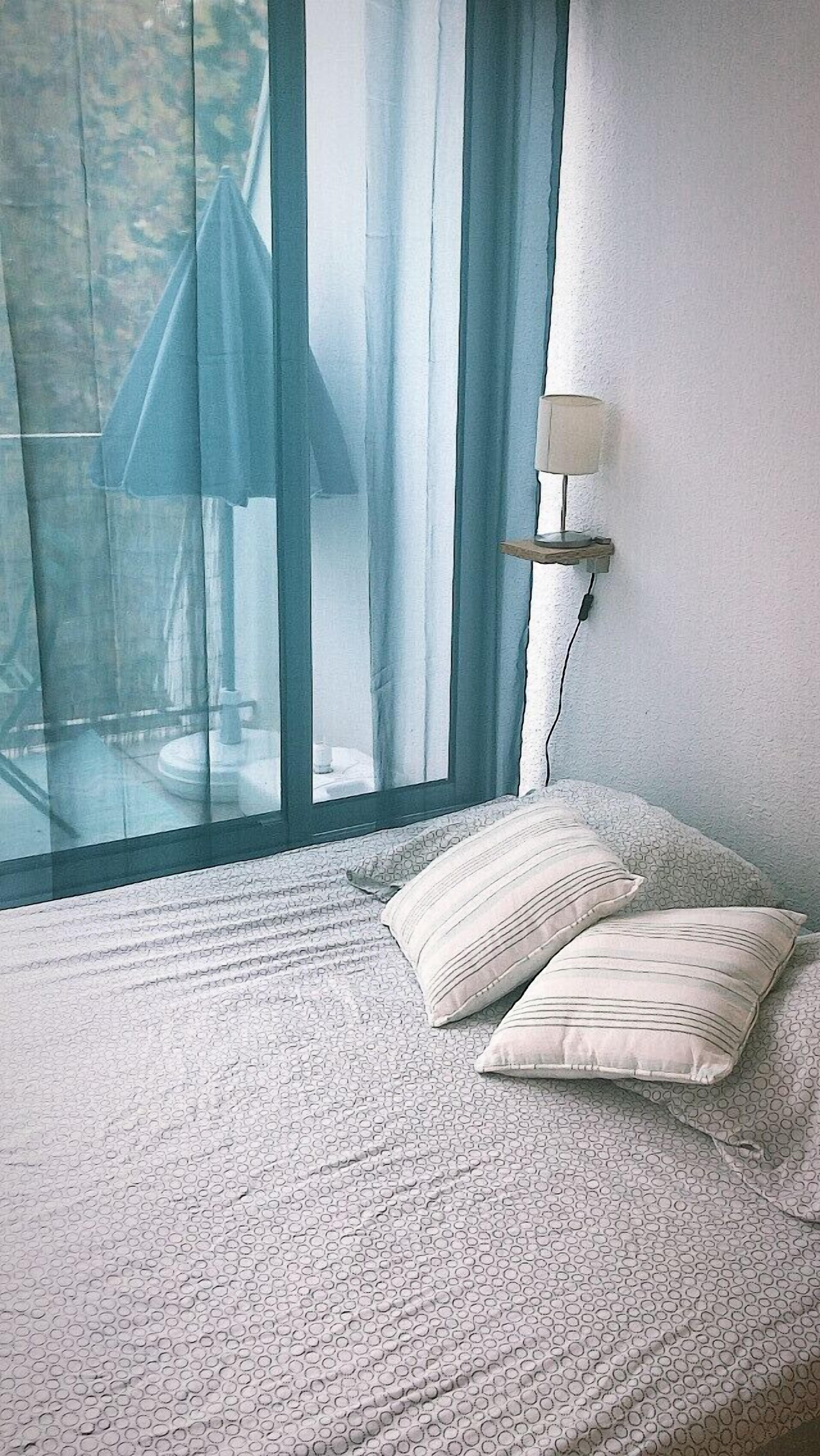 PRETTY CALM STUDIO BETWEEN LAKE AND SEA