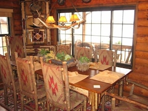 Dining - Mountain Style Log Home Main Channel/Patio/Fire Pit/Lake Equipment Rental/Dock (Terrell)