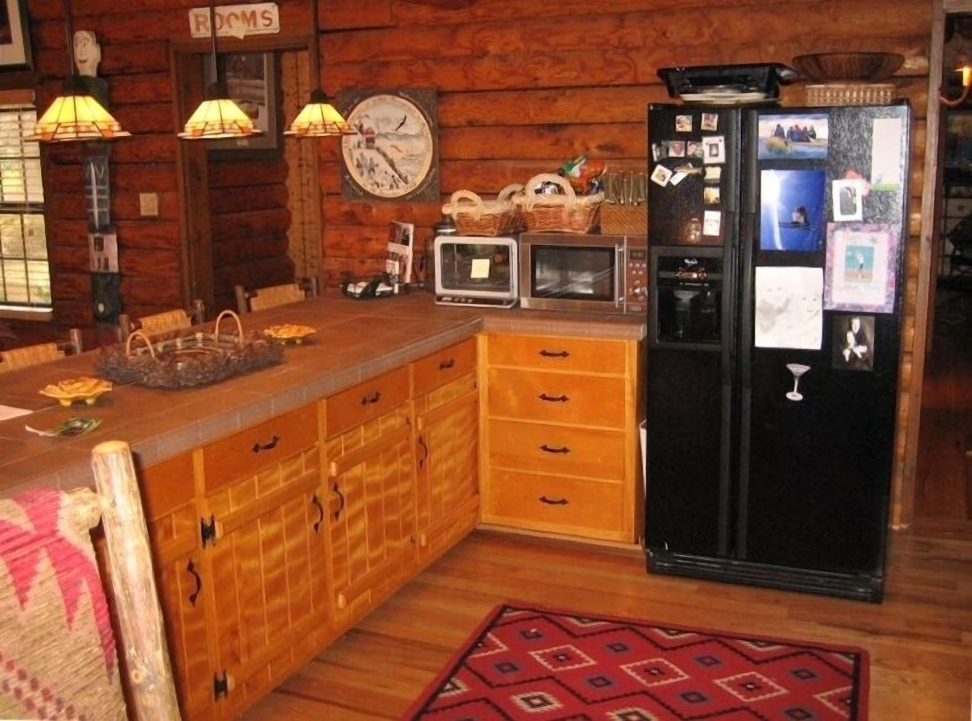 Mountain Style Log Home-Main Channel/Patio/Fire Pit/Kayak Rental/Volleyball Net 