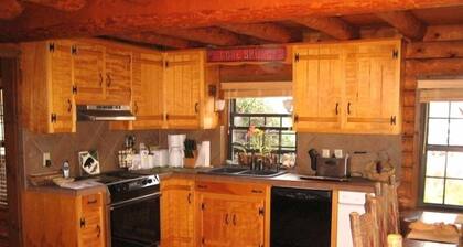 Mountain Style Log Home Main Channel/Patio/Fire Pit/Lake Equipment Rental/Dock